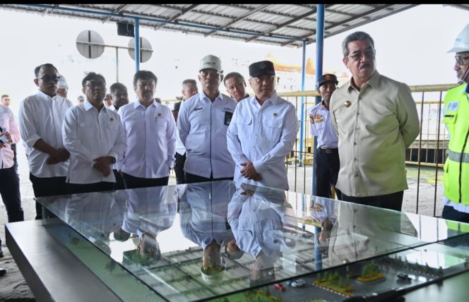 
					Menhub di salah satu simpul transportasi di Maluku