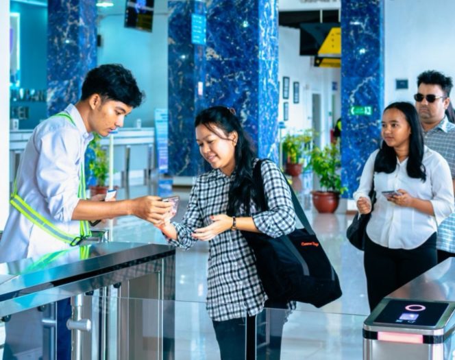 
 Layanan di salah satu pelabuhan kelolaan SPMT