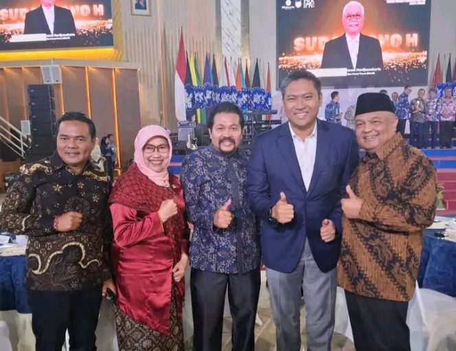 
 Anggota DPR Nuroji Raih Anugerah Top 100 Alumni IPB Prominent Bidang Politik