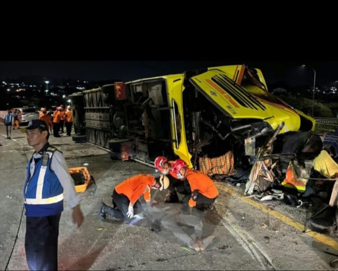 
 Kecelakaan bus di Krapyak, Semarang (bs/ist)