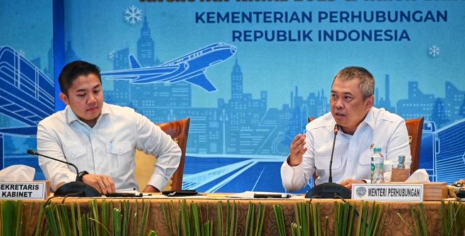 
 Menhub dan Seskab di Kemenhub