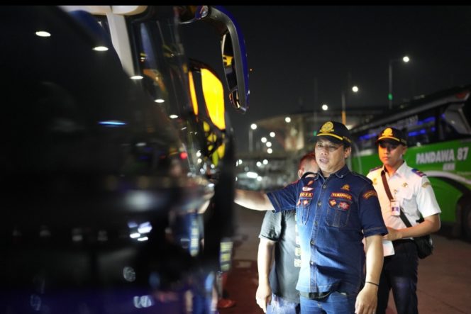 
					Rampcheck bus di Terminal Pulogebang, Jakarta