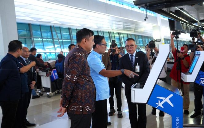 
					Wakil BP BUMN saat meninjau Terminal 3 Bandara Soetta