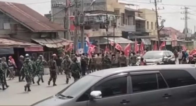 
					TNI Bubarkan Konvoi Bantuan ke Aceh Tamiang karena Kibarkan Bendera Bulan Bintang