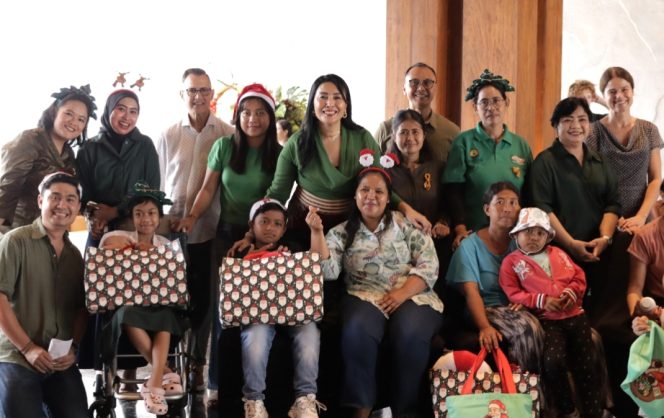 
 Perayaan Natal di The Meru Sanur