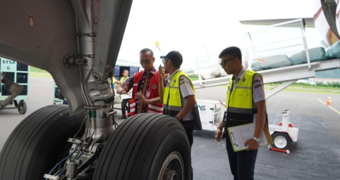 
 Ramp inspection di Bandara Komodo