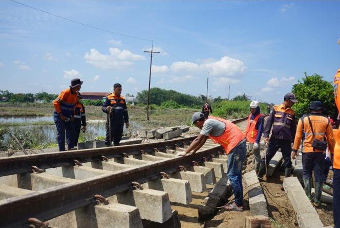 
					KAI Percepat Normalisasi Jalur Terdampak Banjir Sumatra untuk Menjaga Keselamatan Perjalanan Kereta Api