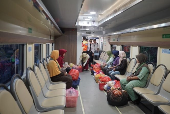 
 Kereta Petani dan Pedagang Beroperasi, Bertarif Rp3.000 di Commuter Line Merak