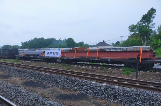 
					KAI Divre III Palembang Siagakan 36 Tenaga Ekstra Amankan Titik Rawan Selama Nataru 2025/2026