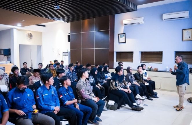 
					Sambut Nataru, KAI Daop 1 Jakarta Gelar Pembinaan Petugas Posko Libatkan Railfans dan Mahasiswa