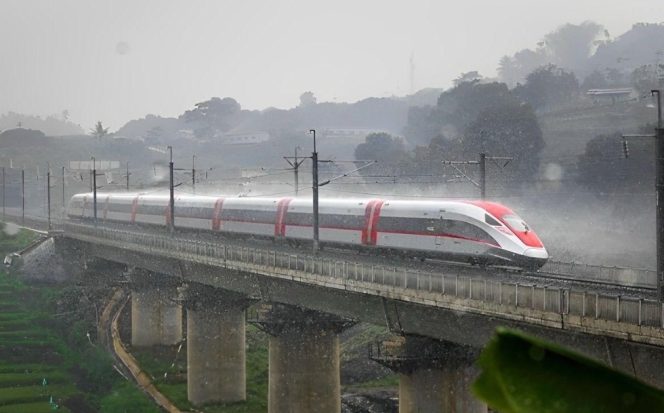 
					Masuki Musim Penghujan, KCIC Pastikan Keselamatan Lewat Sensor Cuaca Real-Time di Jalur Whoosh