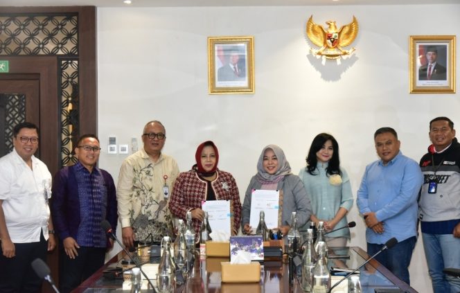 
 KAI Services dan PT JUP Kerja Sama Bangun SPKLU, Solar Panel, dan Inovasi Utilitas Stasiun