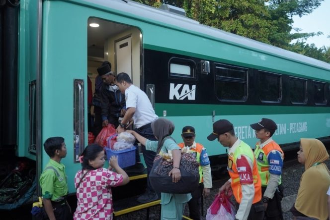 
 Volume Penumpang Kereta Petani dan Pedagang Naik 26 Persen, Cikeusal jadi Stasiun Terpadat