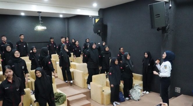 
					KAI Wisata Perkenalkan Dunia Perkeretaapian ke Pelajar Lewat Program “Goes to School”