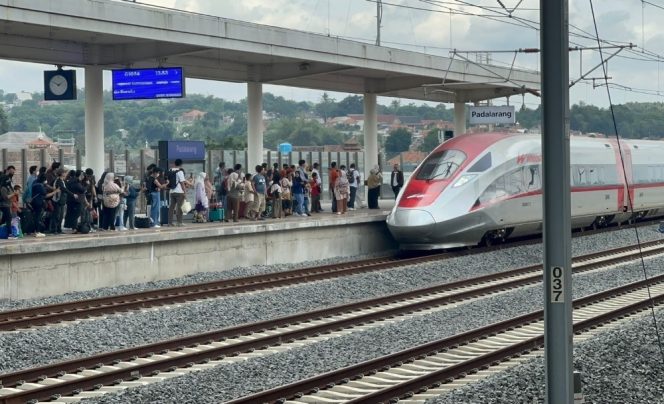 
 Whoosh Hadirkan Potongan Tiket Rp100.000 di Masa Nataru, Ayo Gas Cek di Sini!