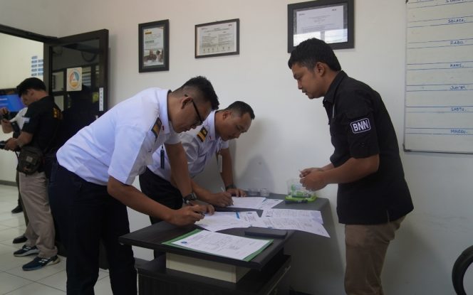 
 KAI Daop 7 Madiun Pastikan Petugas Bebas Narkoba Jelang Angkutan Nataru 2025/2026