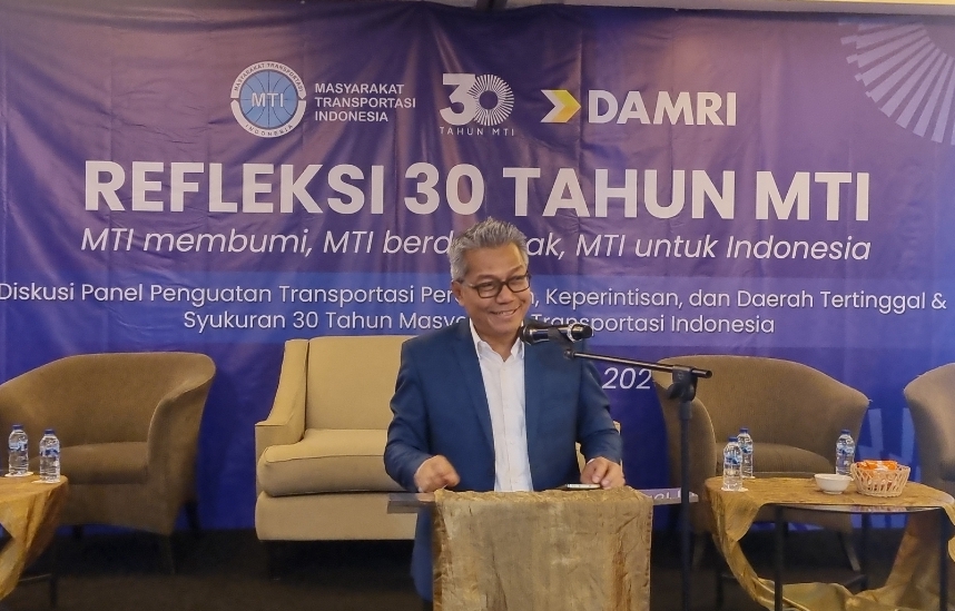 Direktur Jenderal Percepatan Pembangunan Daerah Tertinggal Kemendes PDTT, Samsul Widodo saat diskusi bertajuk 30 Tahun Refleksi MTI yang digelar di Hotel kawasan Cawang, Jakarta, Senin (22/12/2025).