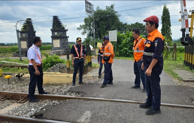 
					Perkuat Keselamatan Angkutan Nataru, VP KAI Daop 7 Madiun Tinjau Daerah Rawan dan Perlintasan Ekstra