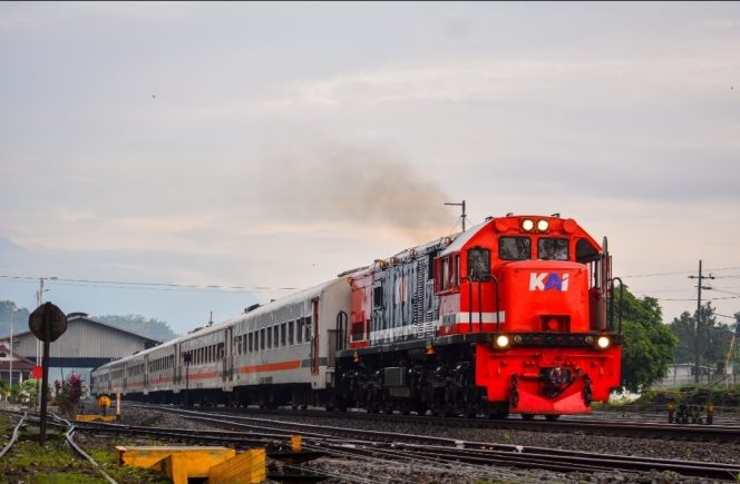 
					Perjalanan Efektif dan Efisien: KA Lokal Dorong Mobilitas Masyarakat dan Perputaran Ekonomi Serta Wisata Selama Nataru