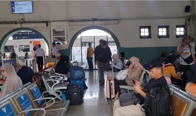 
					Tiket Terjual Capai 683 Ribu, KAI Daop 1 Jakarta Catat Lonjakan Penumpang Jelang Akhir Tahun