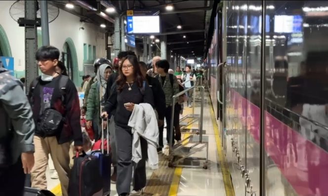 
 Usai Natal, Arus Kedatangan Penumpang KA di Daop 1 Jakarta Mulai Lampaui Keberangkatan