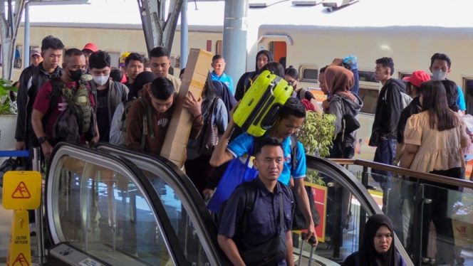 
					Arus Balik Nataru Meningkat, Kedatangan Penumpang di Daop 1 Jakarta Capai 295 Ribu