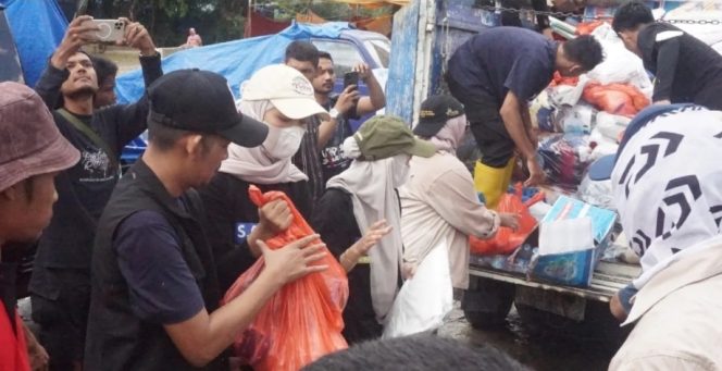 
					Dari Guru sampai Peneliti, Relawan Svara Bawa Bantuan dan Semangat Pulih ke Korban Bencana Aceh
