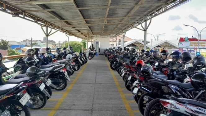 
 Resparking Imbau Penumpang Gunakan Parkir Resmi Stasiun saat Libur Nataru