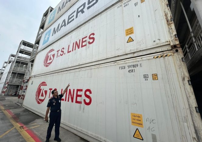 
					Kementerian-KP Bongkar Impor 99 Ton Ikan Ilegal di Pelabuhan Tanjung Priok