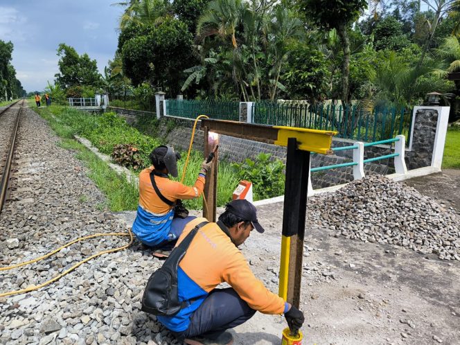 
					KAI Daop 7 Madiun Lakukan 115 Sosialisasi Keselamatan Perlintasan Sepanjang 2025