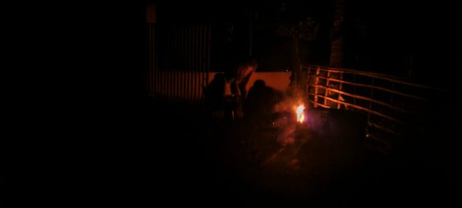 
 Atu Payung Masih Gelap, Warga Gelar Salat Tolak Bala di Tengah Ancaman Bencana