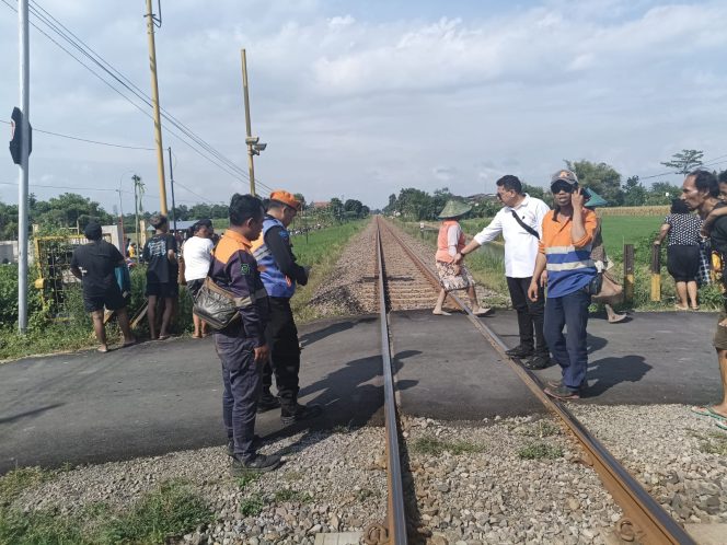 
					KA Brantas Tabrak Motor di Perlintasan Sebidang, KAI Imbau Masyarakat Lebih Waspada
