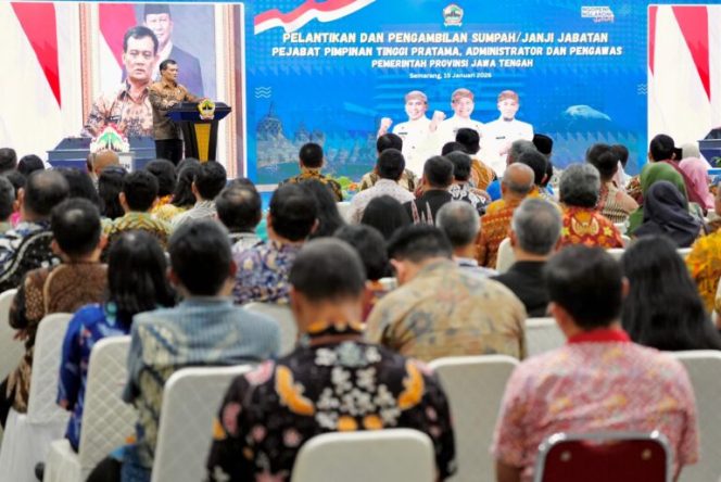 
 Gubernur Jawa Tengah Ahmad Luthfi Melantik 1049 ‘Pelayan Masyarakat’