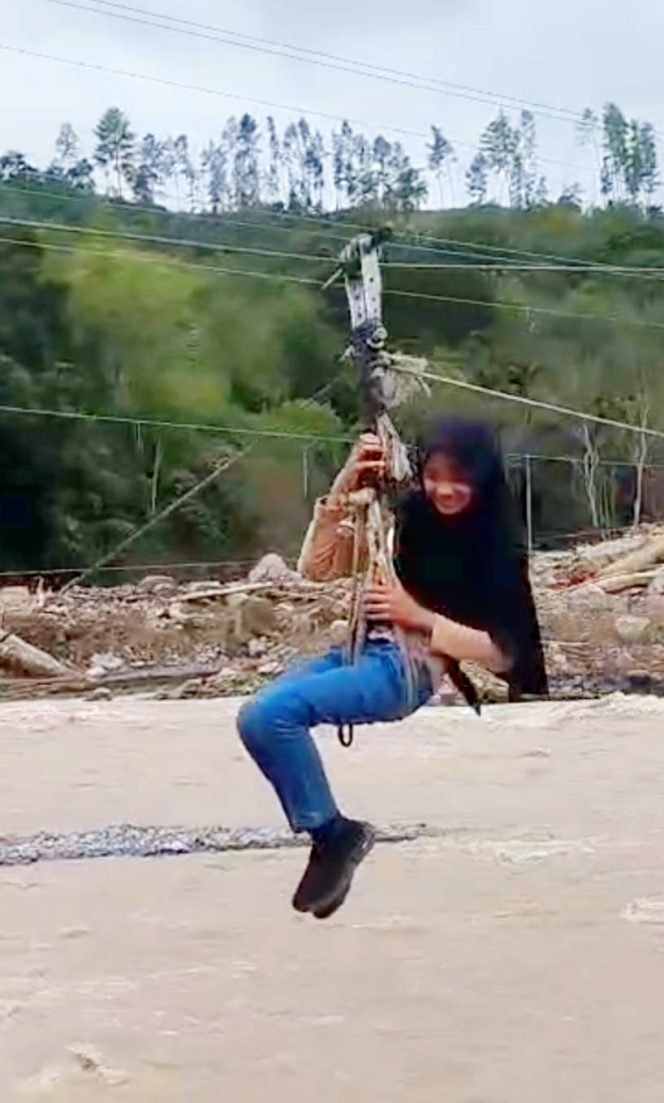 
					Meniti Tali Sling, Belajar dari Alam yang Terluka