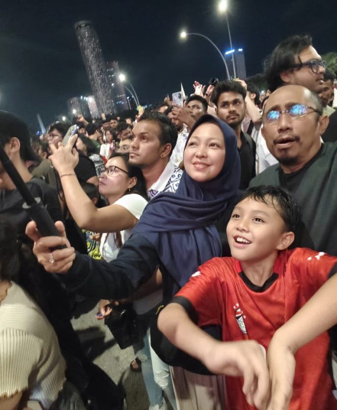 
					Kembang Api di Jembatan Esplanade, Singapura: Harapan Baru Menyambut 2026