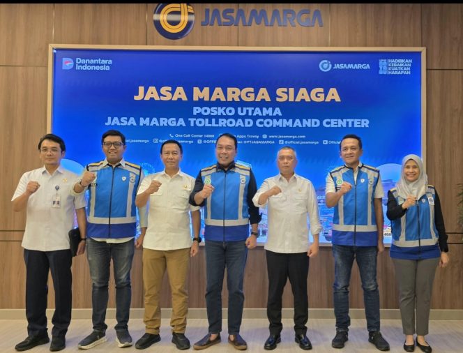 
					Hari Pertama Tahun Baru, Menhub Dudy Pantau Arus Lalu Lintas di Jalur Tol Keluar-Masuk Jakarta