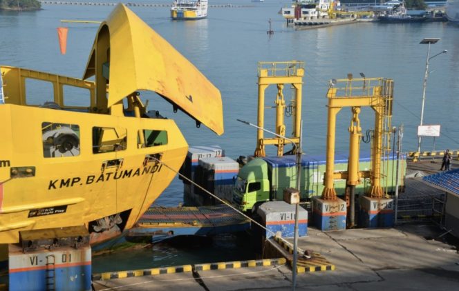 
					Layanan di Pelabuhan Merak 