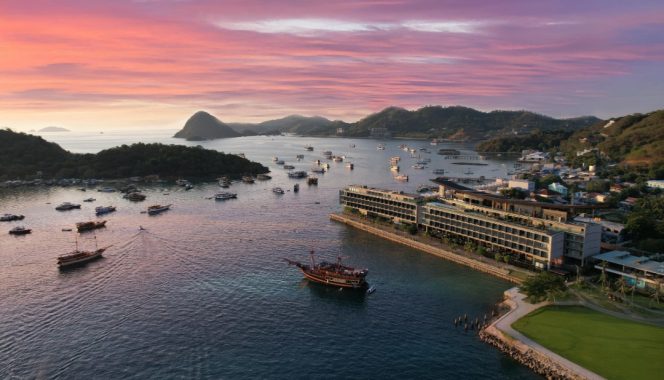 
					Suasana Hotel Meruoah dari kejauhan