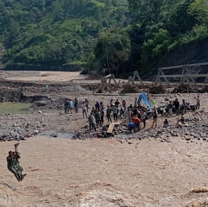 
 Empat Desa di Ketol Masih Terisolir, TNI Bangun Jembatan Darurat Demi Pulihkan Akses Warga