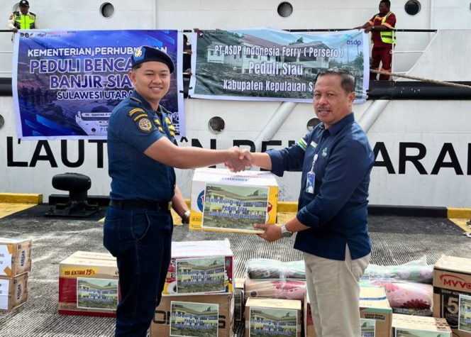 
 Penyerahan bantuan untuk korban musibah Siau, Sulut