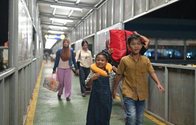 
					Layanan di Pelabuhan Penyeberangan