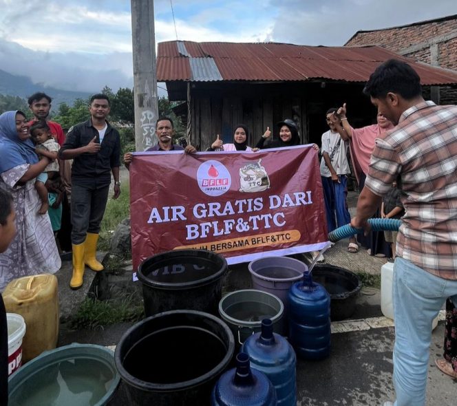 
 Relawan Salurkan Bantuan dan Air Bersih untuk Korban Bencana di Silihnara