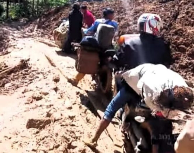 
					Akses Jalan Belum Terbuka, 50 Hari Pascabencana Karang Ampar Masih Terisolasi