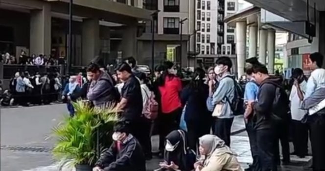 
					Pelamar Membludak di Grand Recruitment Trans Luxury Hotel Jakarta