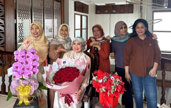 
 Catatan Halimah Munawir : Potluck di Hari Ulang Tahun – Gotong Royong yang Tetap Hidup