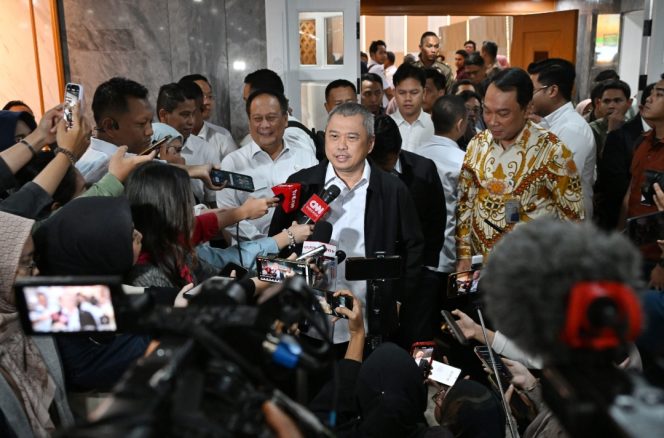 
					Menhub di gedung DPR