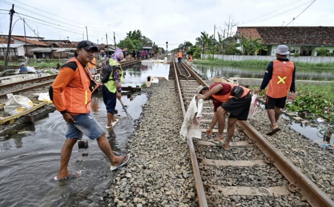 
					Rel terdampak banjir di Pekalongan (BKIP Kemenhub)