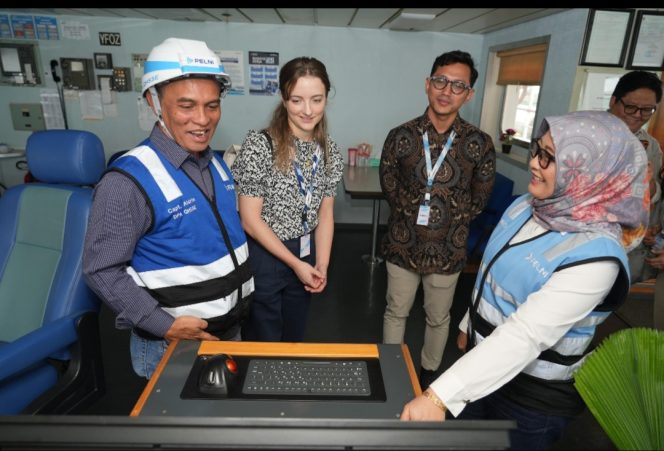 
					Kedubes Inggris dan Dirkeu PELNI di KM Kelud