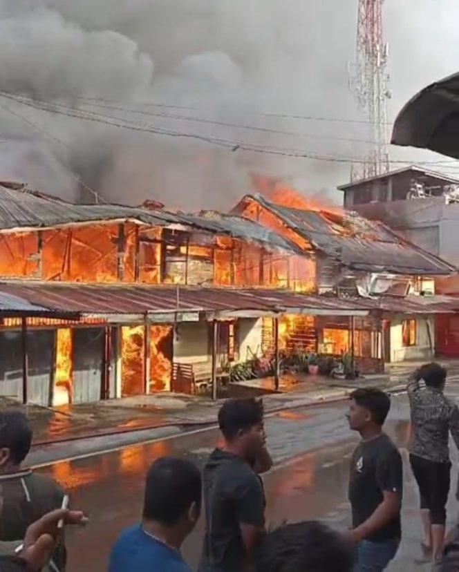 
 Kebakaran Hebat Hanguskan 4 Rumah di Kebayakan Aceh Tengah, Satu Warga Luka