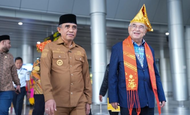 
 ‎Gubernur Sulteng Sambut Kedatangan Presiden DMDI